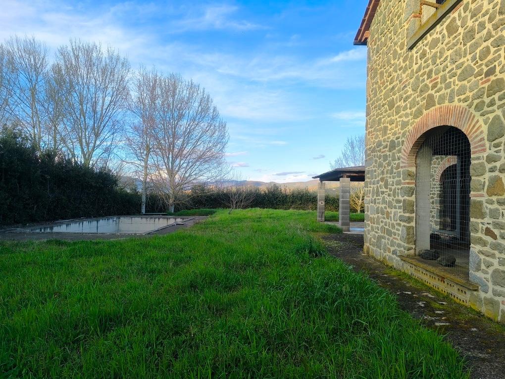 Rustico con giardino a Cortona
