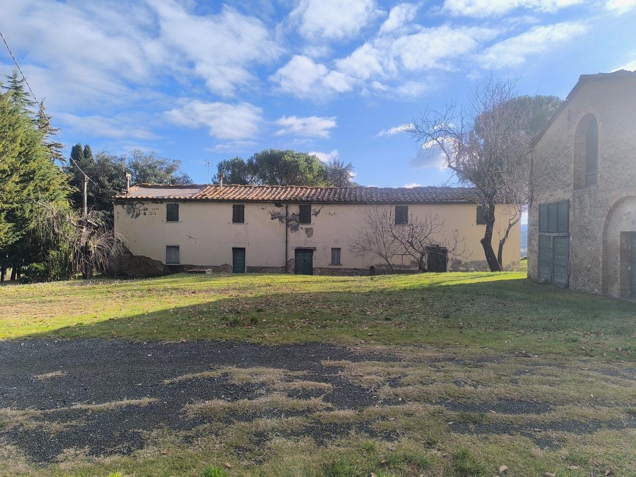 Rustico con giardino a Pomarance