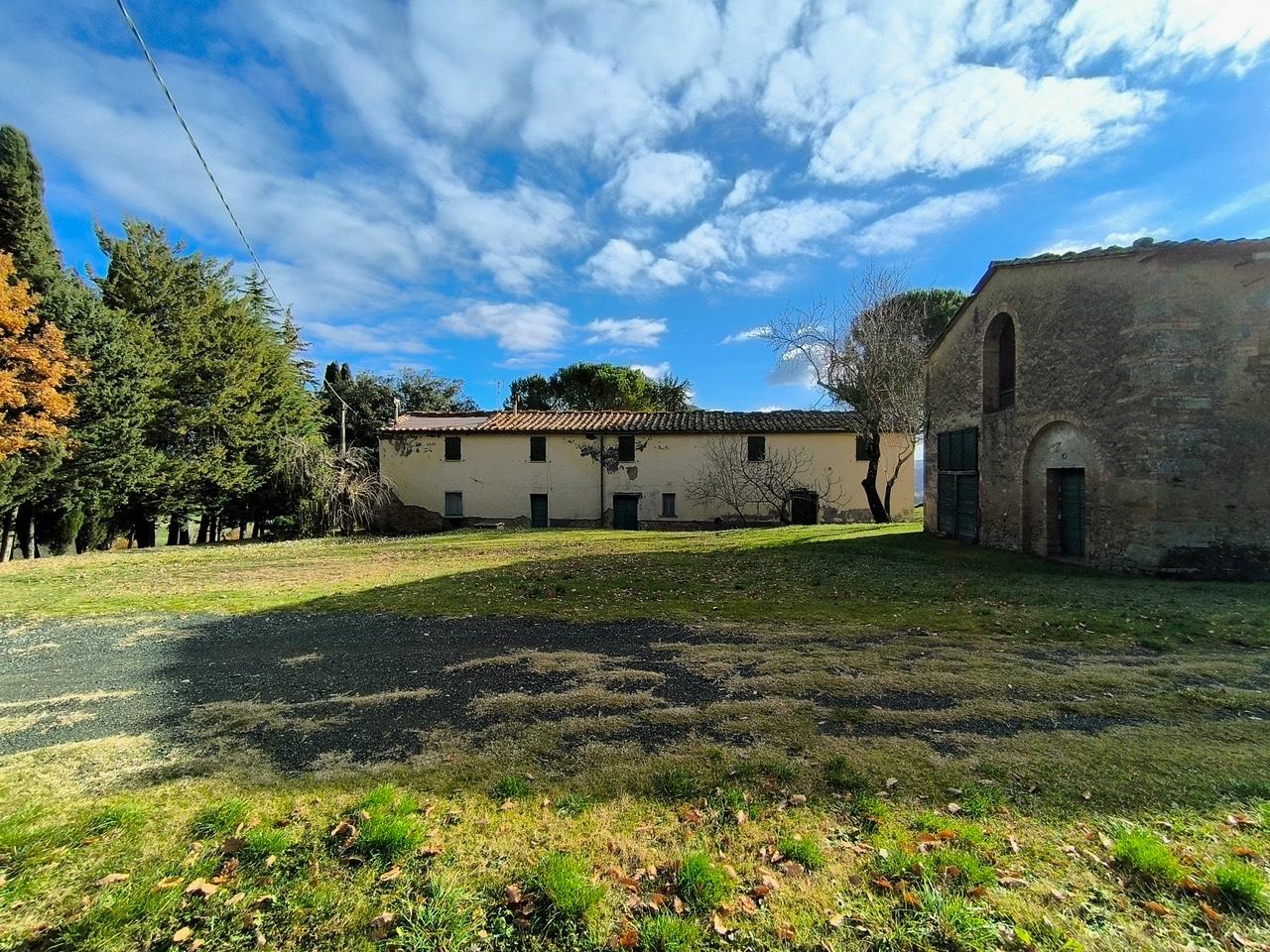 Rustico con giardino a Pomarance