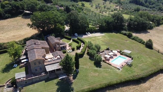 Rustico con giardino a Casole d'Elsa