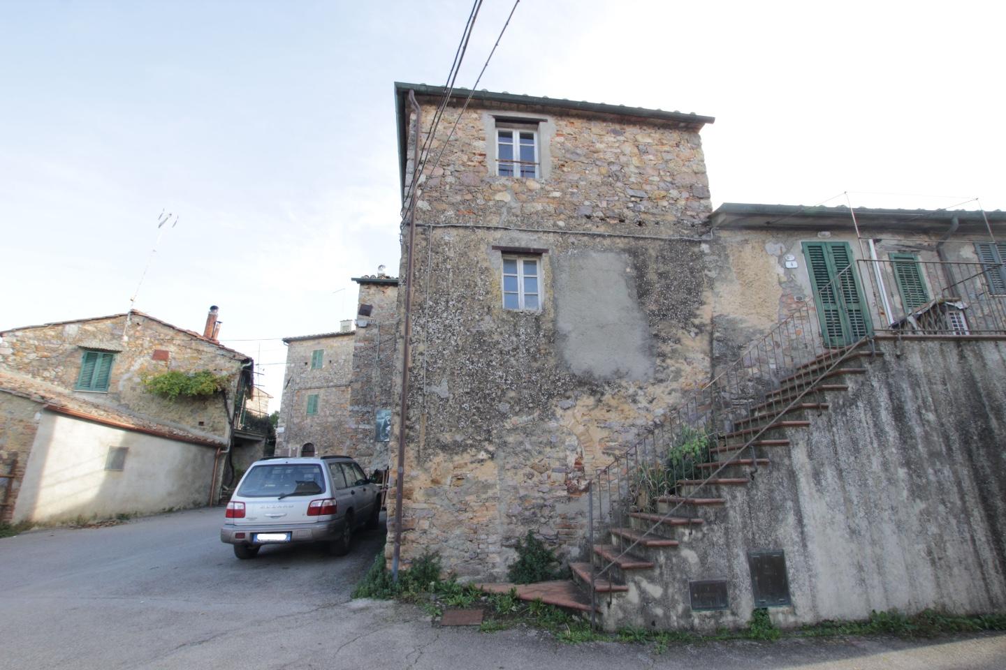 Quadrilocale da ristrutturare, Monticiano iesa