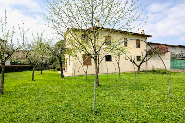 Villa Bifamiliare con giardino a Arezzo