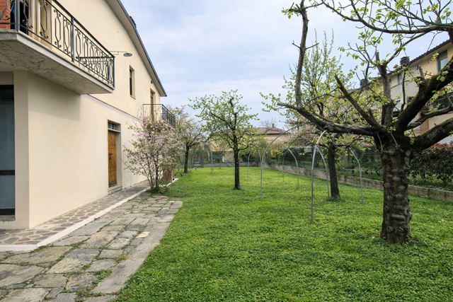 Villa Bifamiliare con giardino a Arezzo