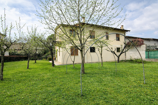 Villa Bifamiliare con giardino a Arezzo
