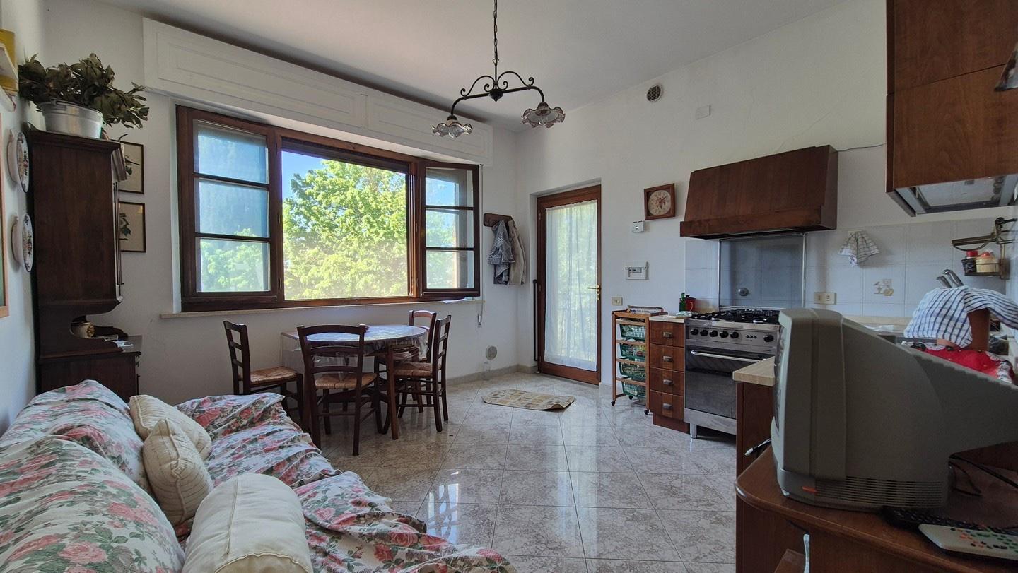 Bilocale con giardino, Asciano torre a castello