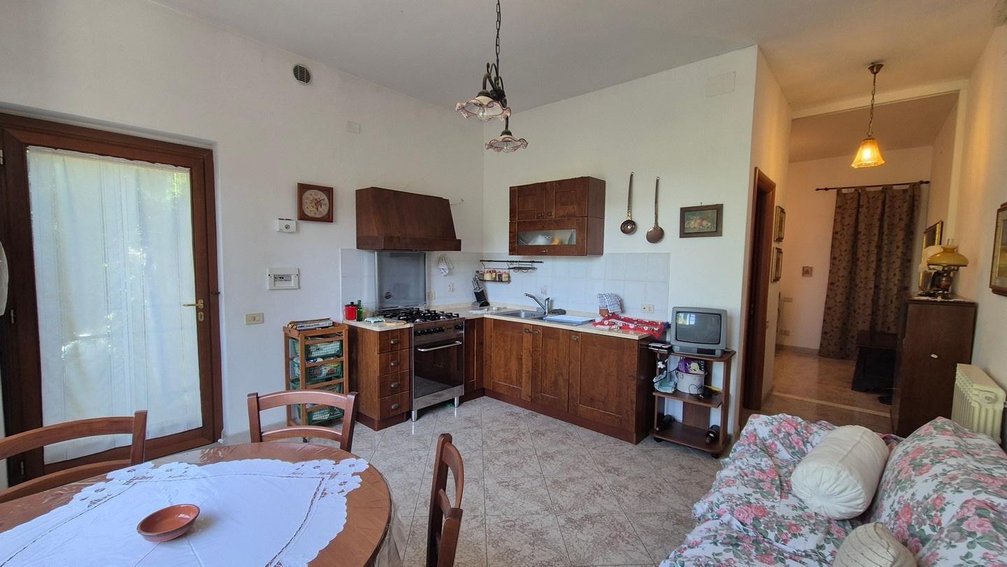 Bilocale con giardino, Asciano torre a castello