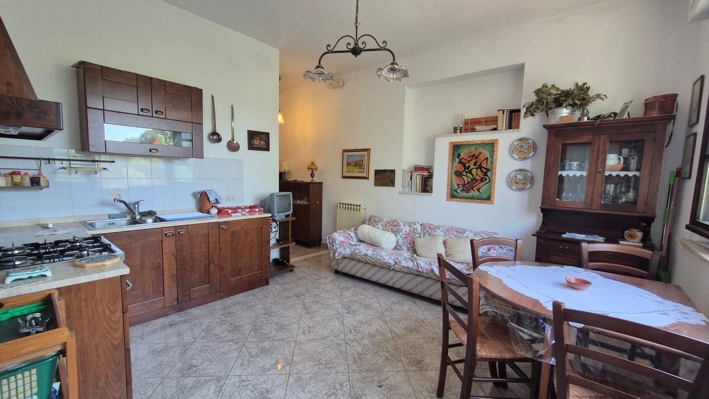 Bilocale con giardino, Asciano torre a castello