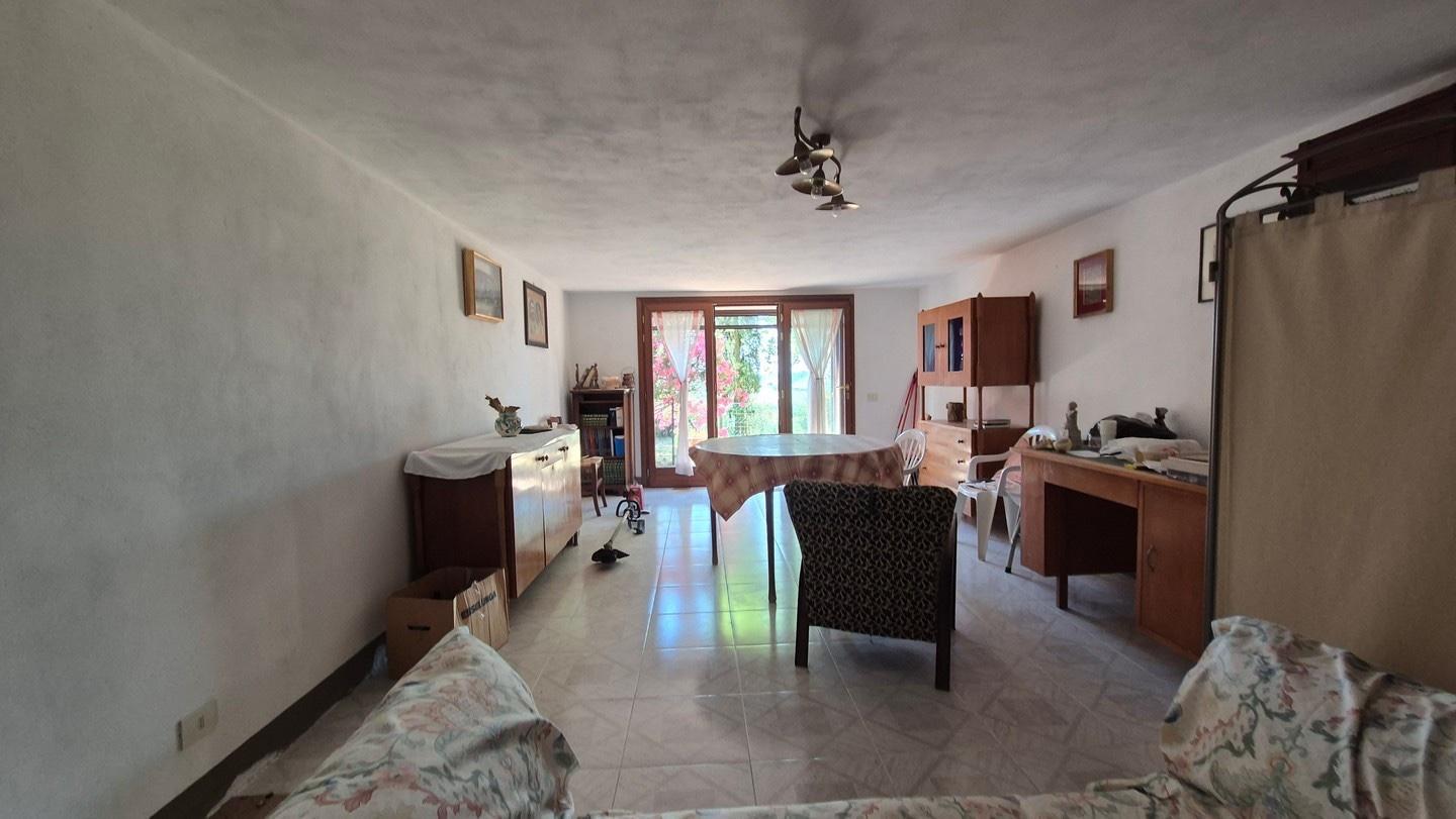 Bilocale con giardino, Asciano torre a castello