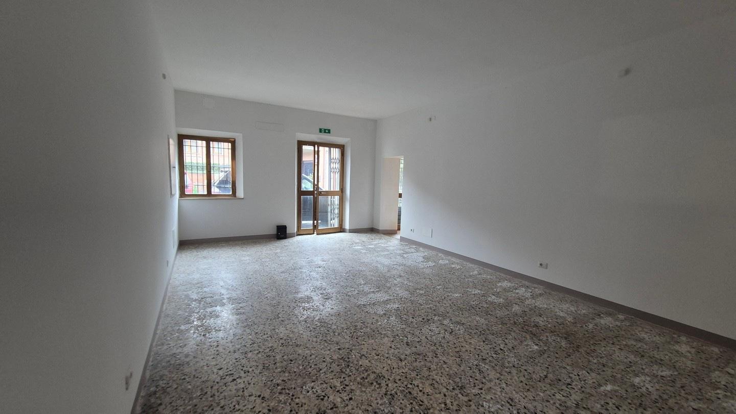 Negozio in affitto, Sovicille san rocco a pilli