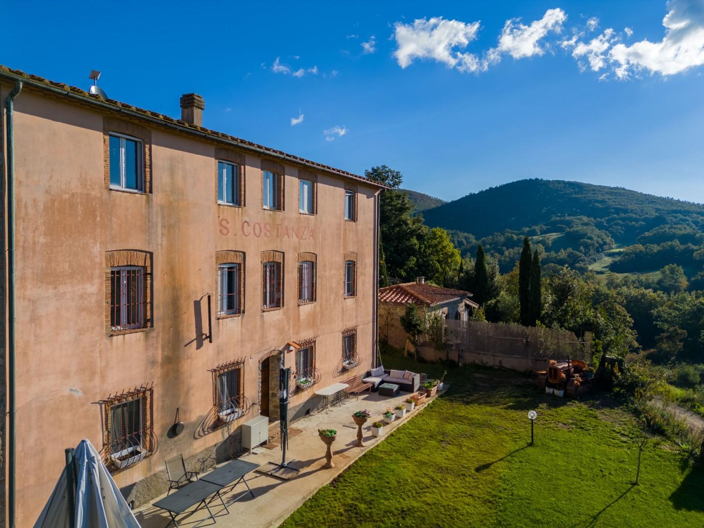 Rustico con terrazzo a Massa Marittima