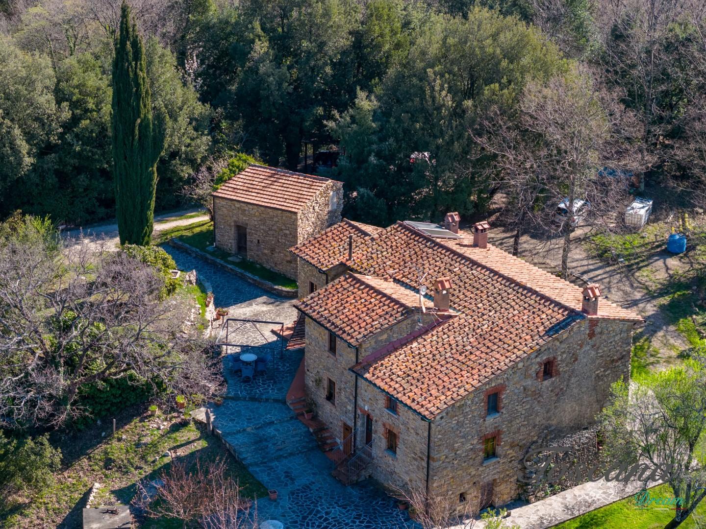 Rustico con giardino a Montieri
