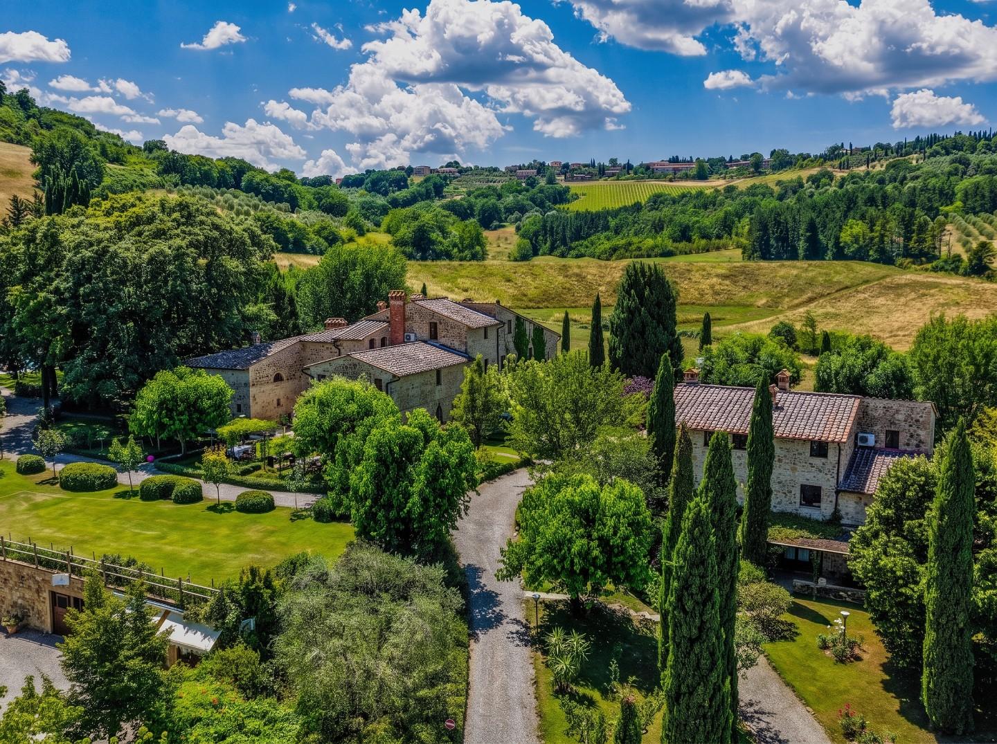 Rustico con giardino a Casole d'Elsa