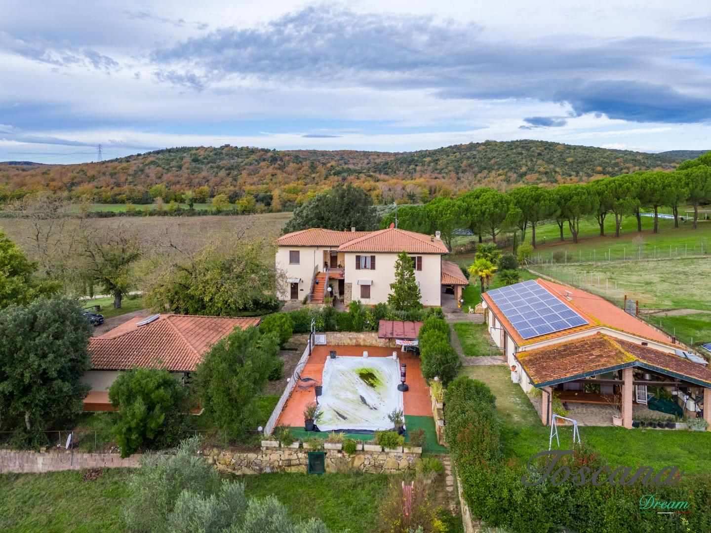 Rustico con terrazzo a Massa Marittima