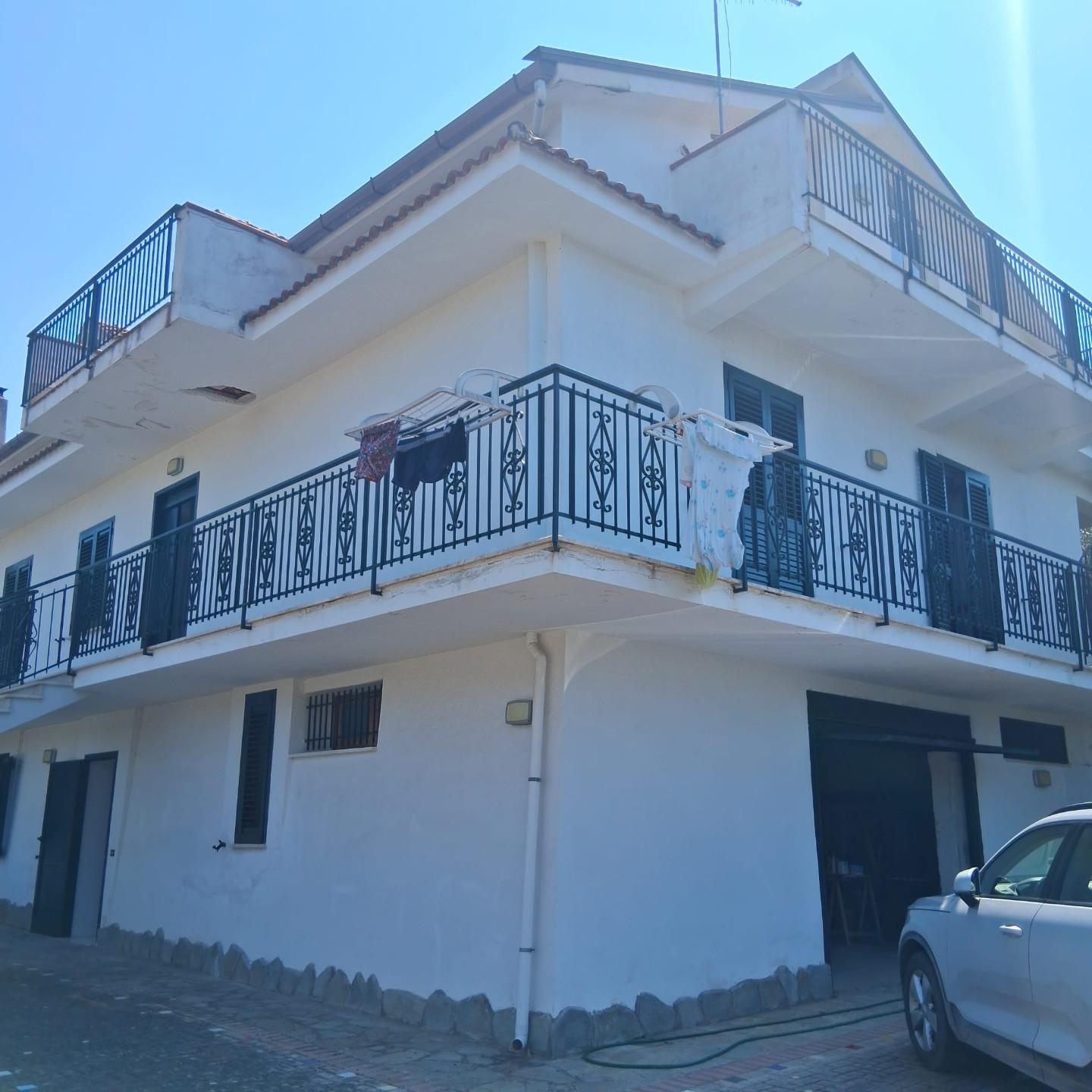 Villa con giardino, Castellabate lago