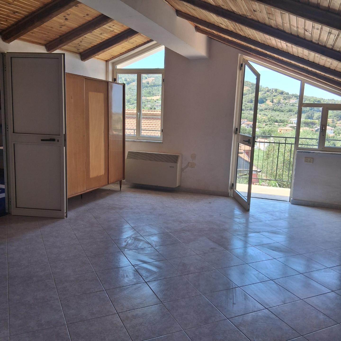 Villa con giardino, Castellabate lago