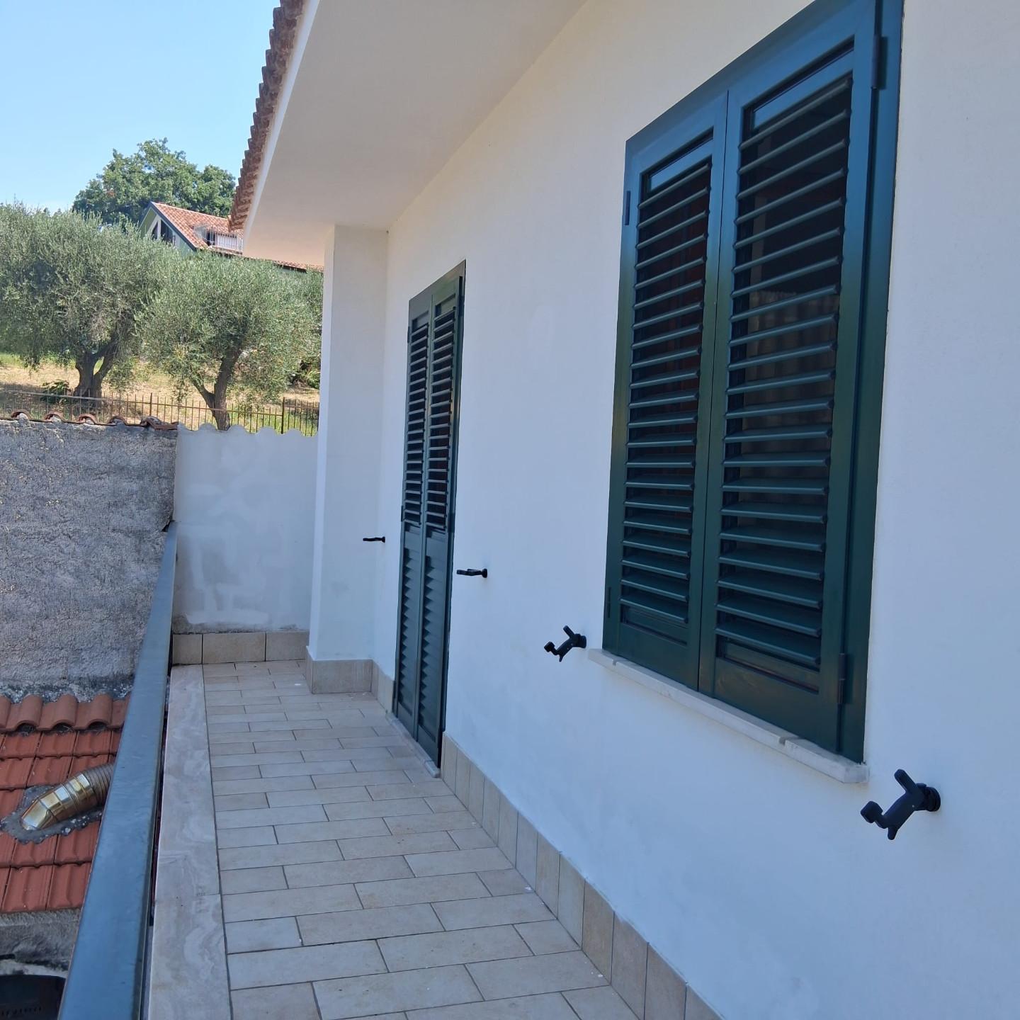 Villa con giardino, Castellabate lago