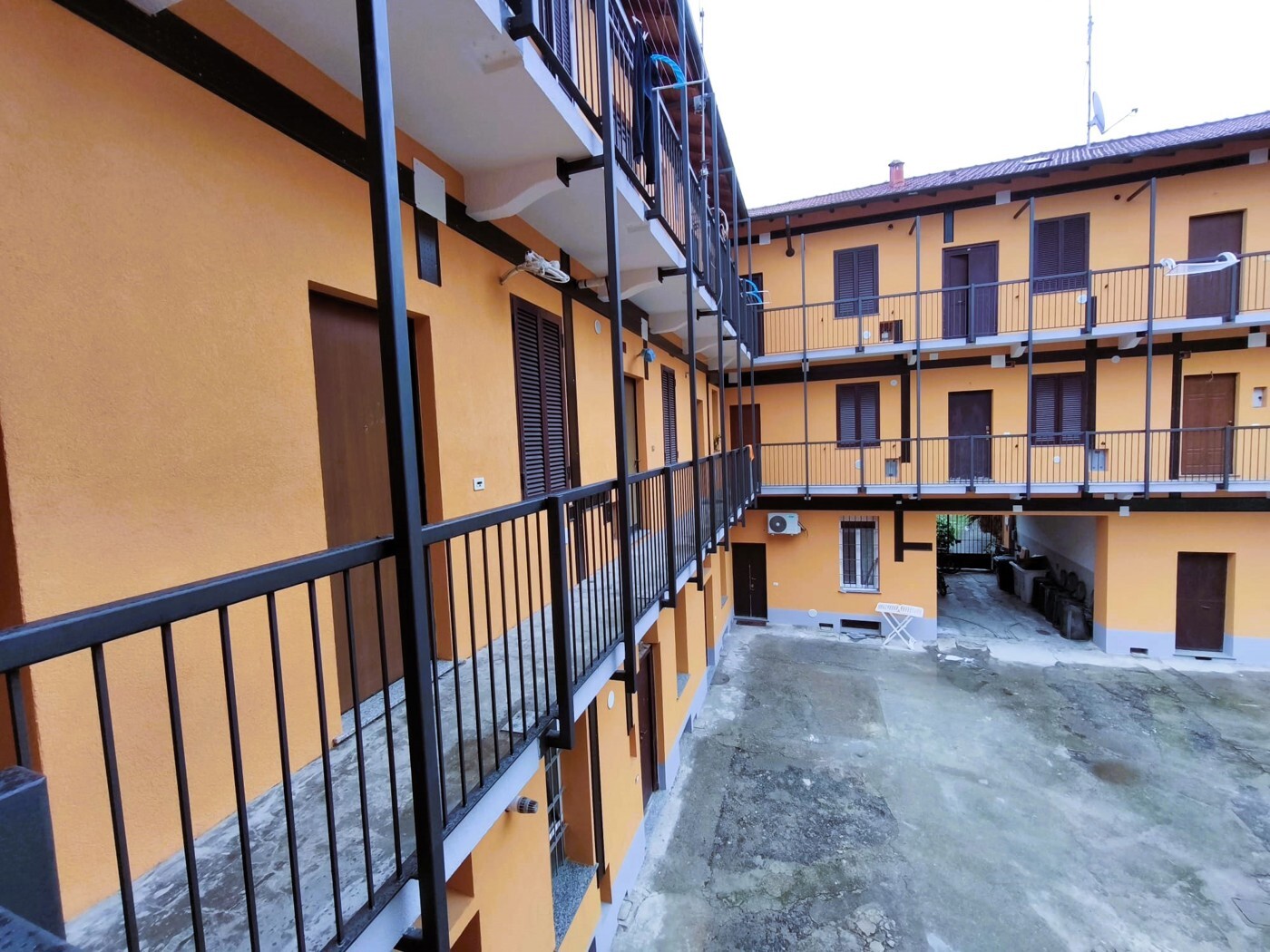 Appartamento con giardino in via quinto romano 52, Milano