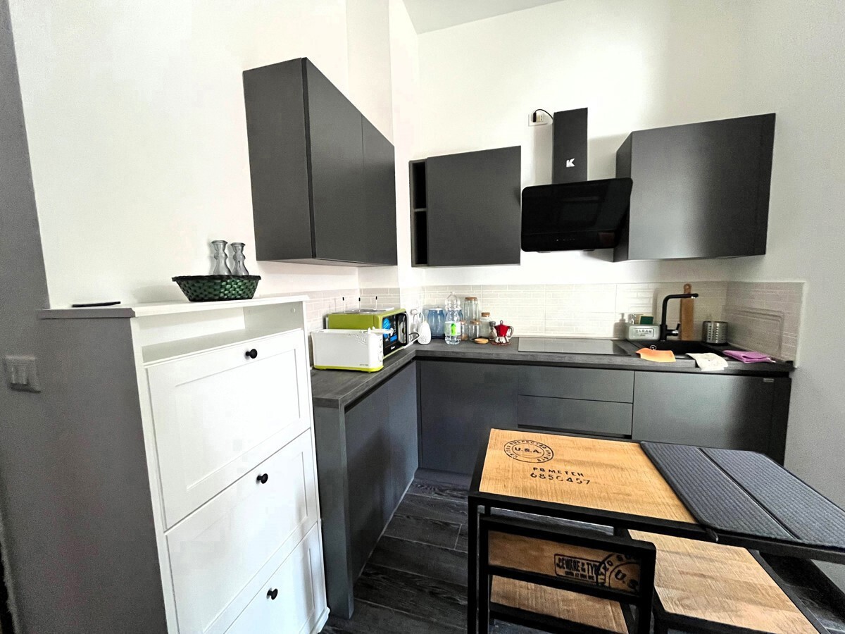 Appartamento con giardino in via volvinio 39, Milano