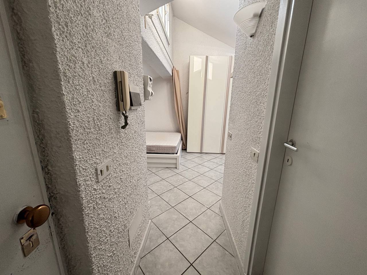 Appartamento con terrazzo in via grossich 30, Milano