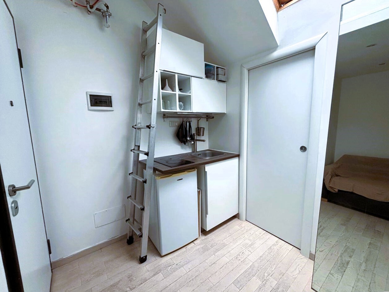 Appartamento con giardino in via della sila 21, Milano
