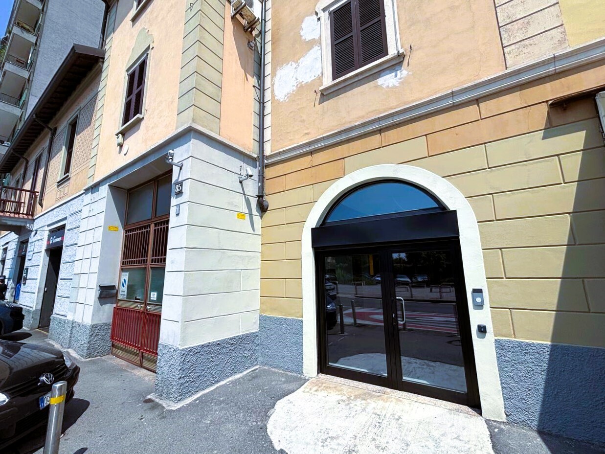 Locale commerciale ristrutturata in via giovanni antonio amadeo 85, Milano