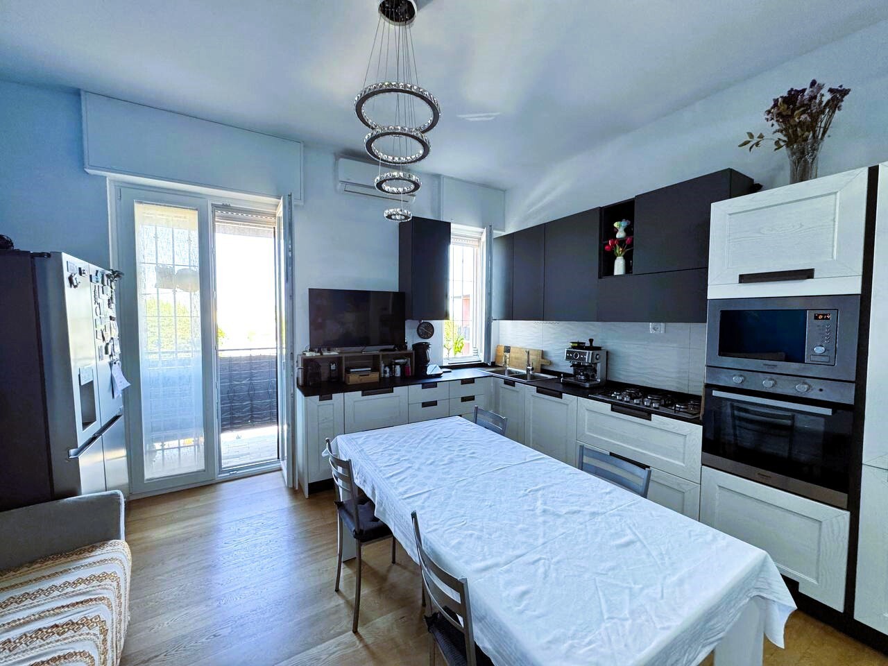 Trilocale ristrutturato in via alessandro manzoni 3, Pero
