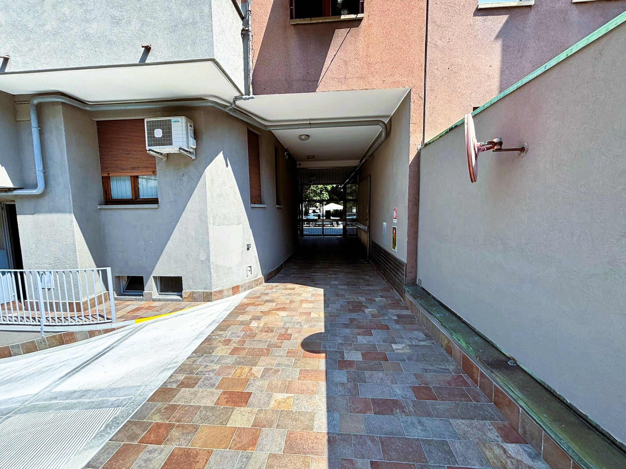 Box/Garage 14mq in vendita in via benedetto marcello 5, Milano