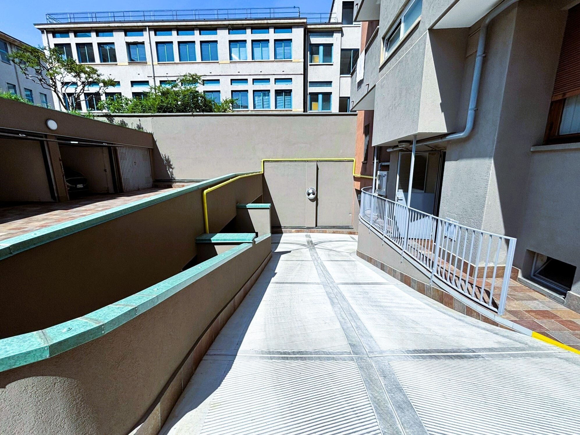Box/Garage 12mq in vendita in via benedetto marcello 5, Milano