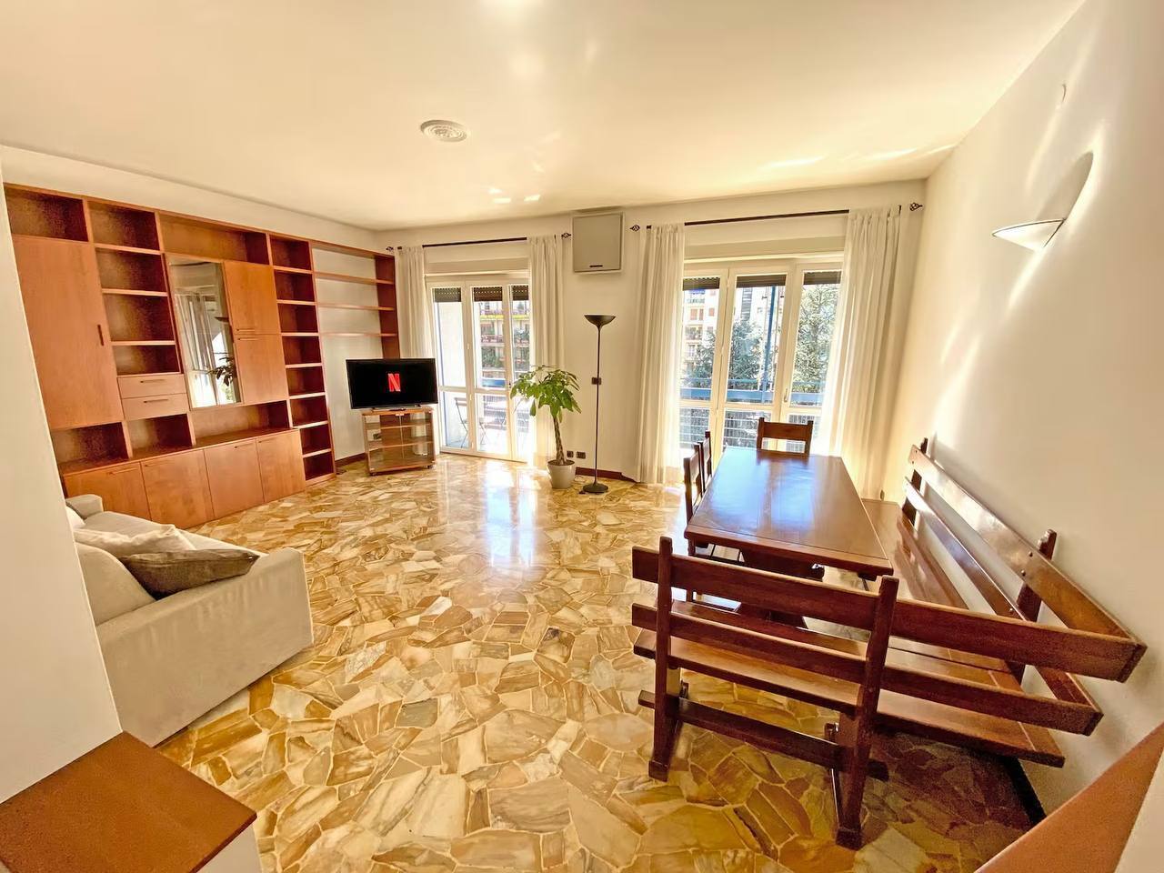 Trilocale con terrazzo in via bronzino 6, Milano