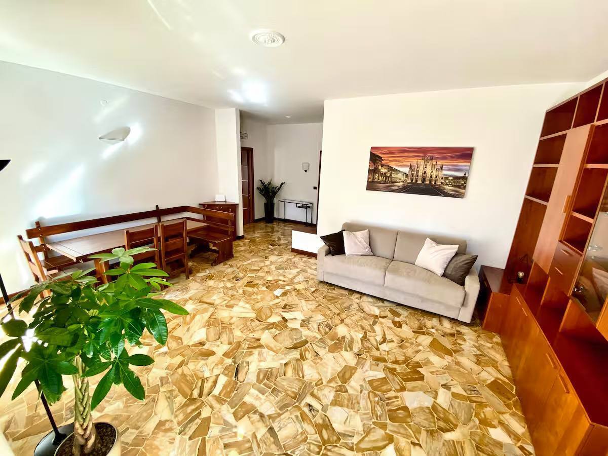 Trilocale con terrazzo in via bronzino 6, Milano