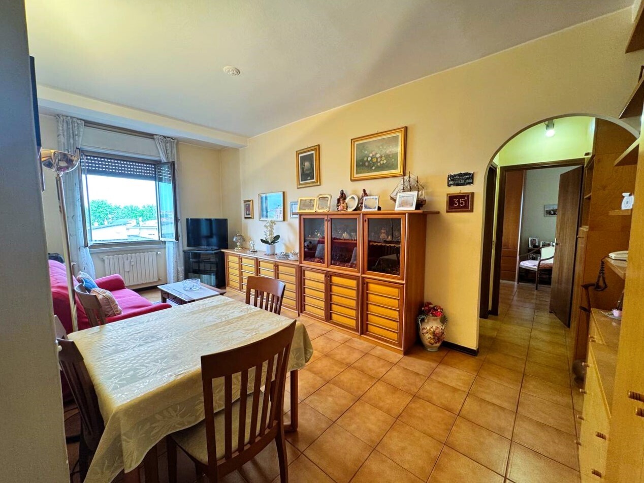 Bilocale da ristrutturare in via vodice 7, Milano