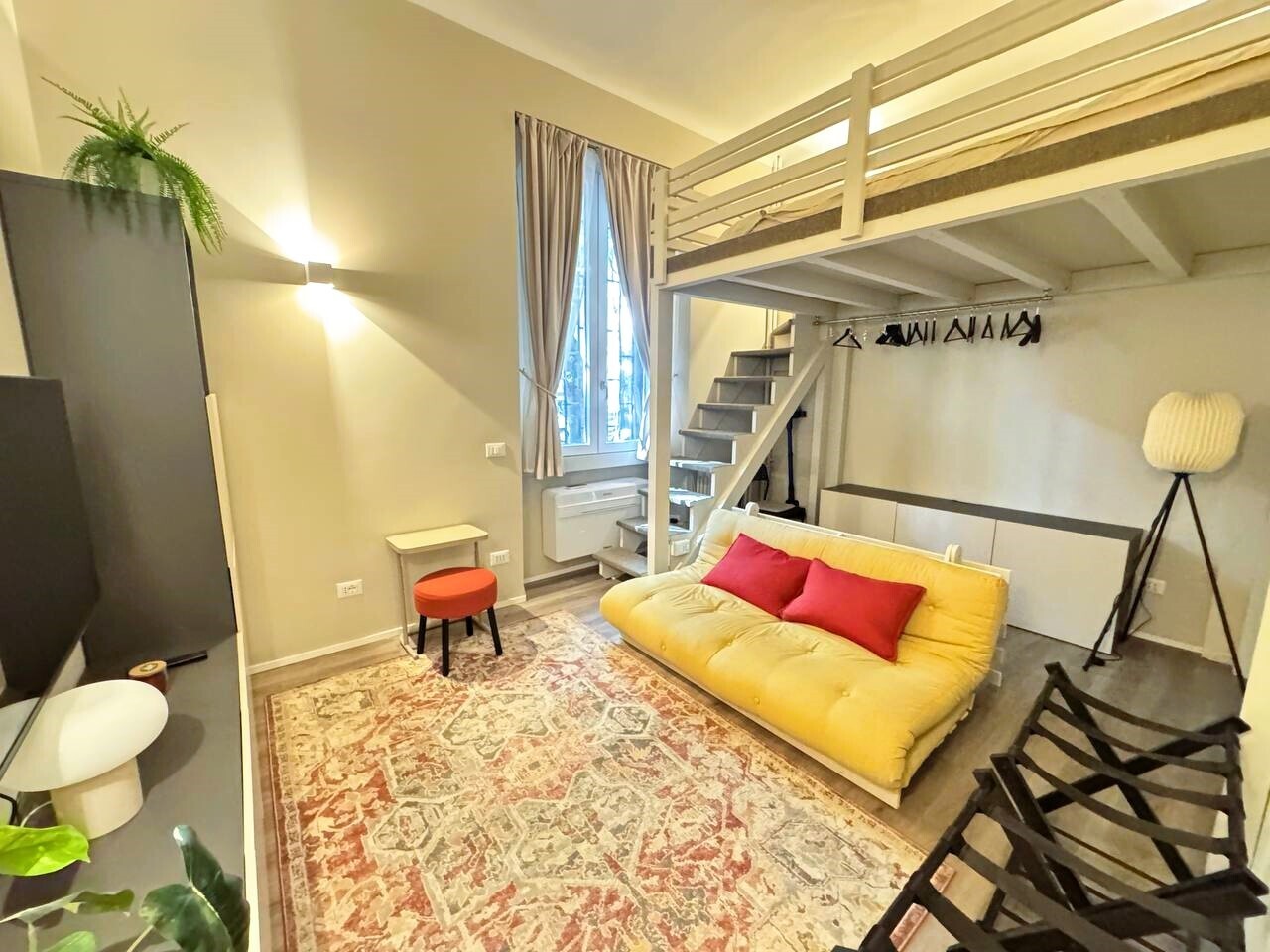 Monolocale ristrutturato in via giovanni pascoli 4, Milano