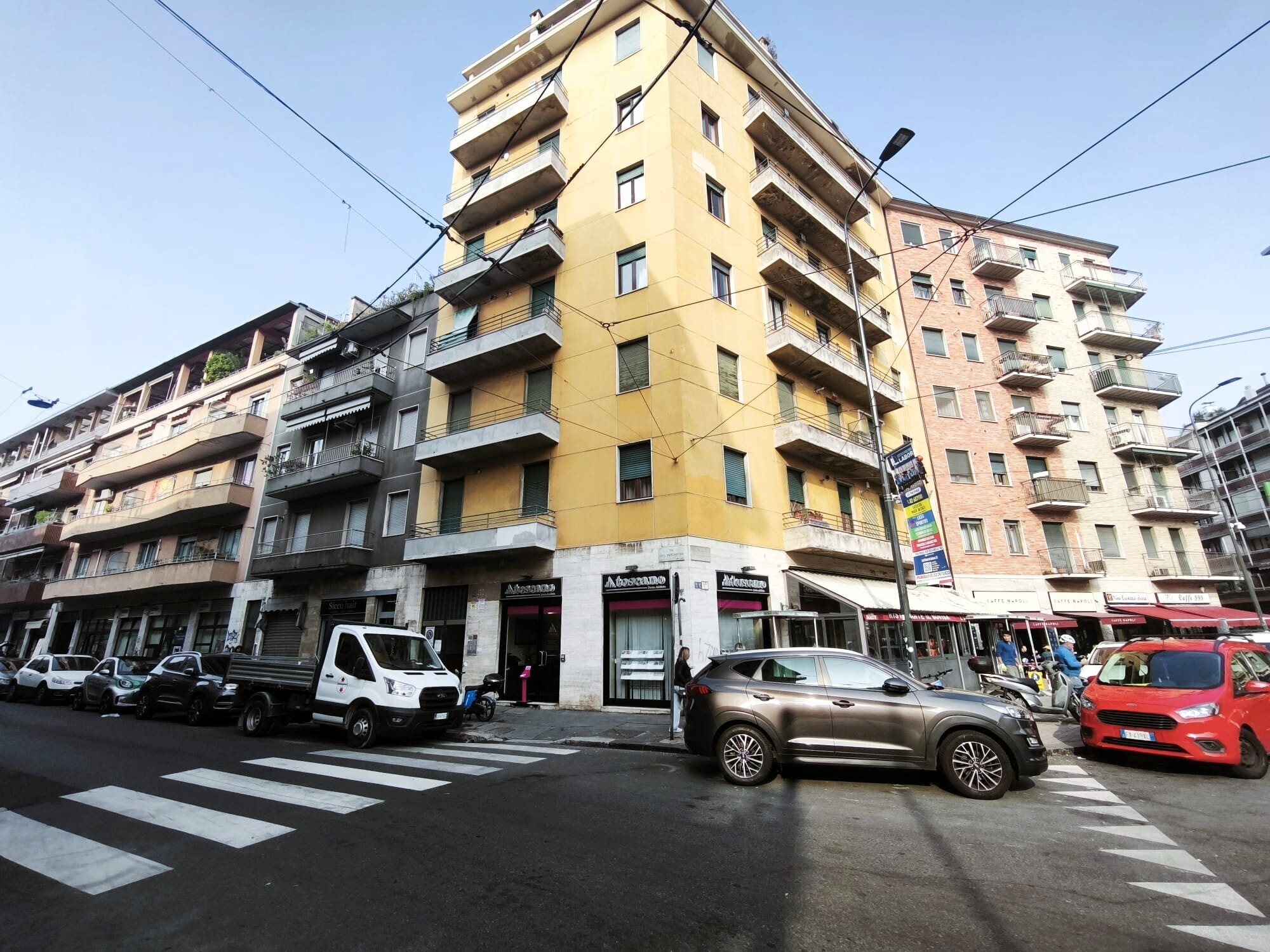 Trilocale ristrutturato in via mercatini 2, Milano