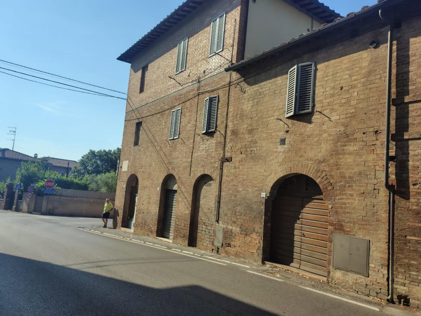 Appartamento con terrazzo, Siena costalpino