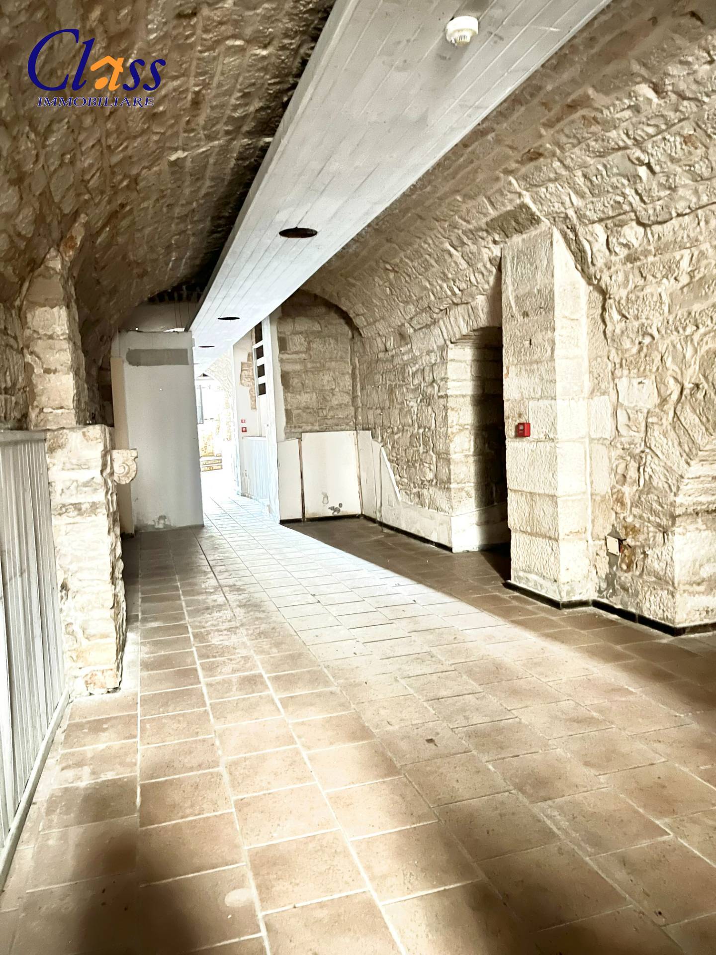 Locale commerciale in vendita a Giovinazzo