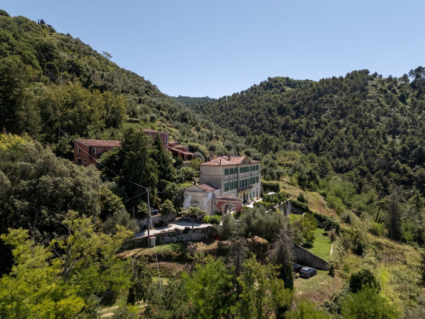 Villa con giardino, Camaiore pedona