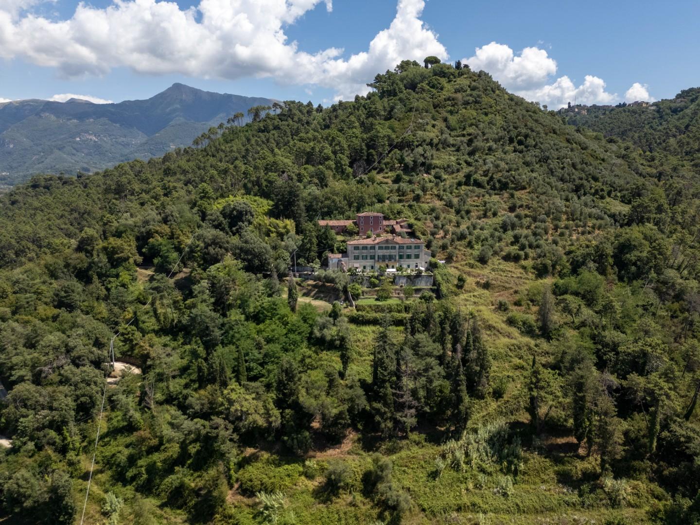 Villa con giardino, Camaiore pedona