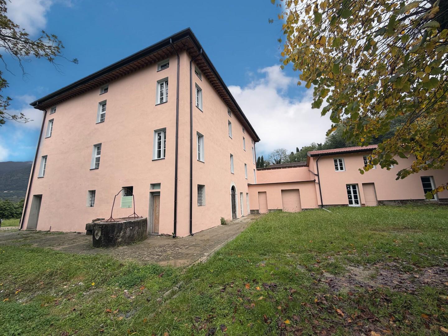 Villa con giardino a Camaiore