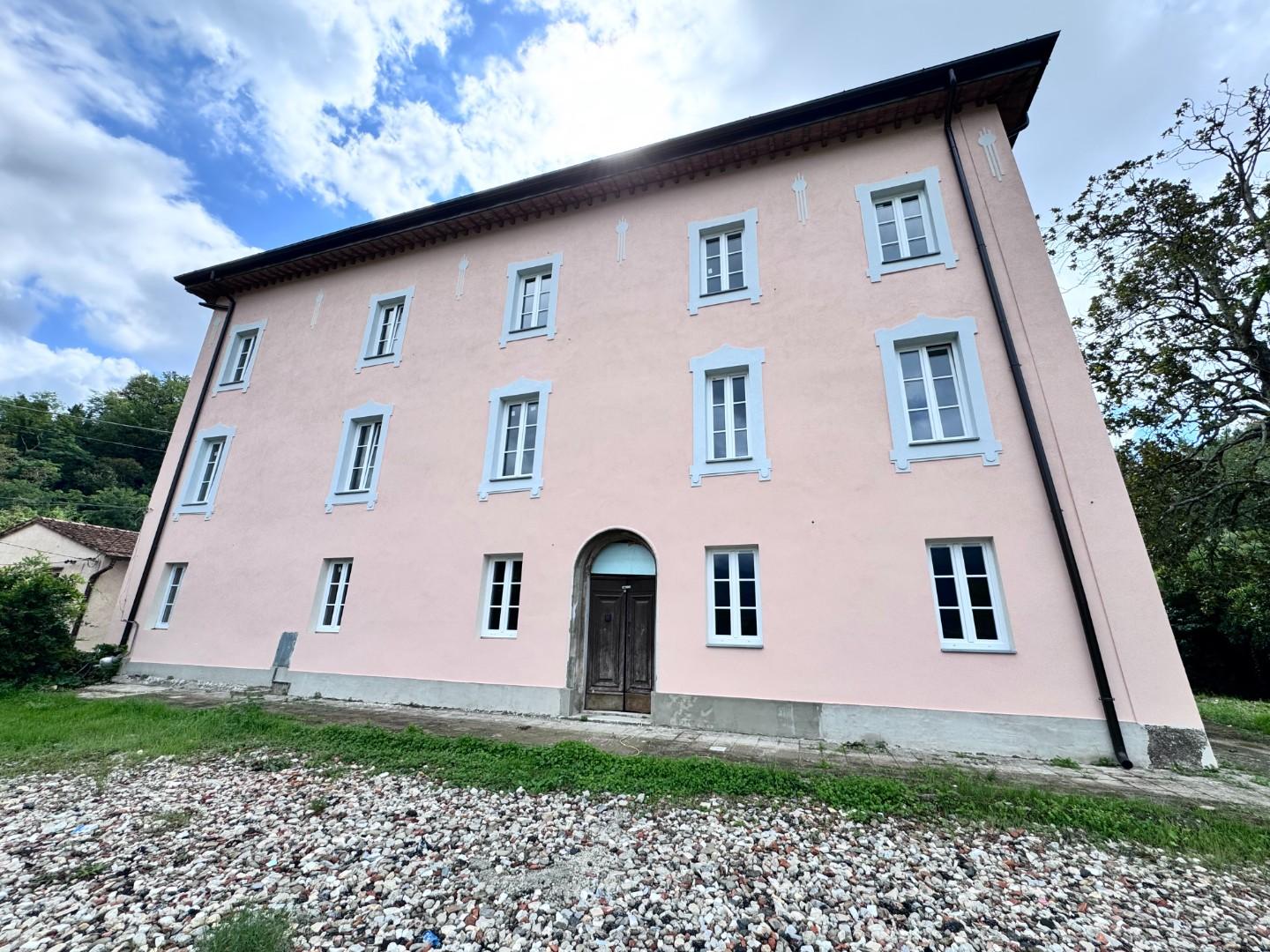 Villa con giardino a Camaiore