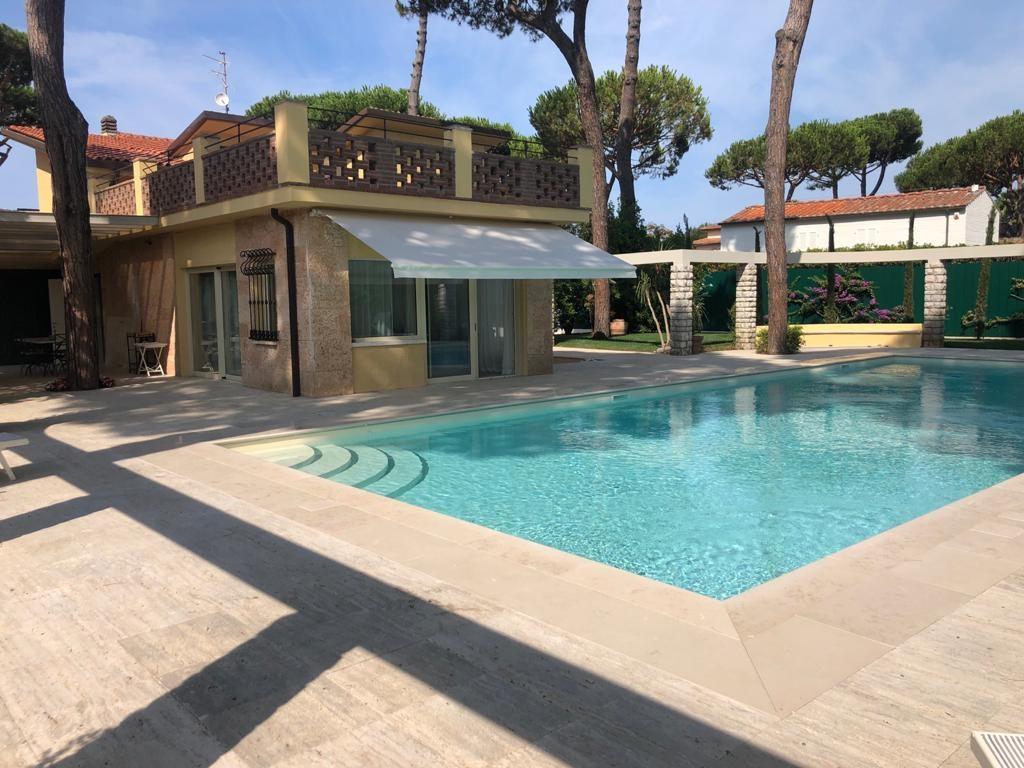Villa con terrazzo, Pietrasanta marina di