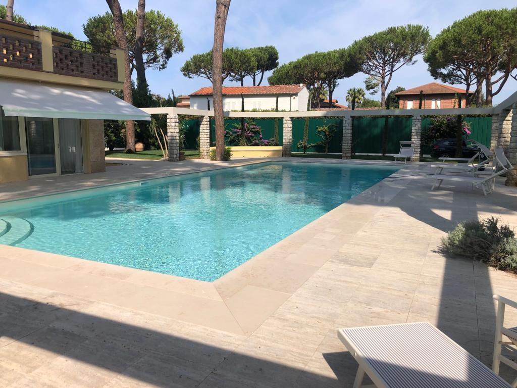 Villa con terrazzo, Pietrasanta marina di