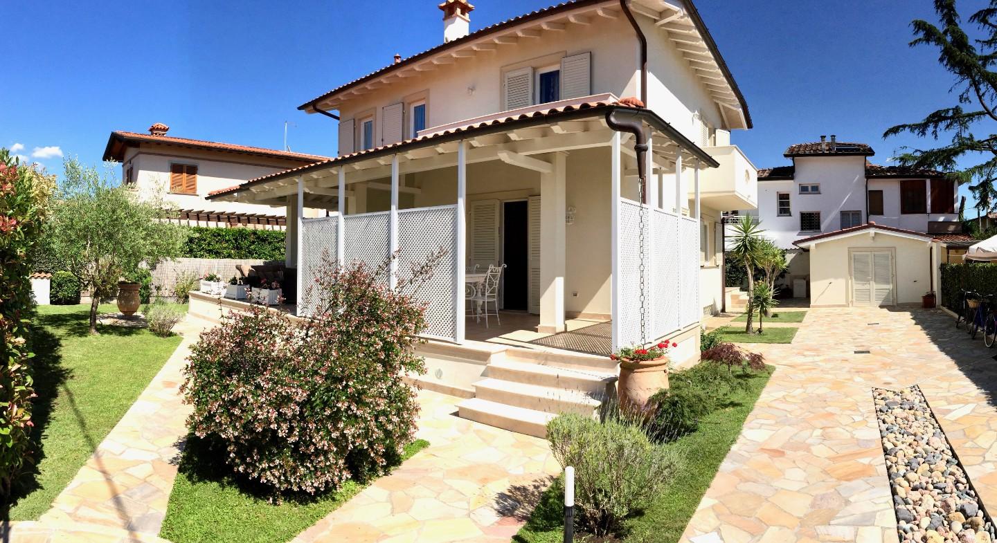 Villa con giardino, Pietrasanta marina di
