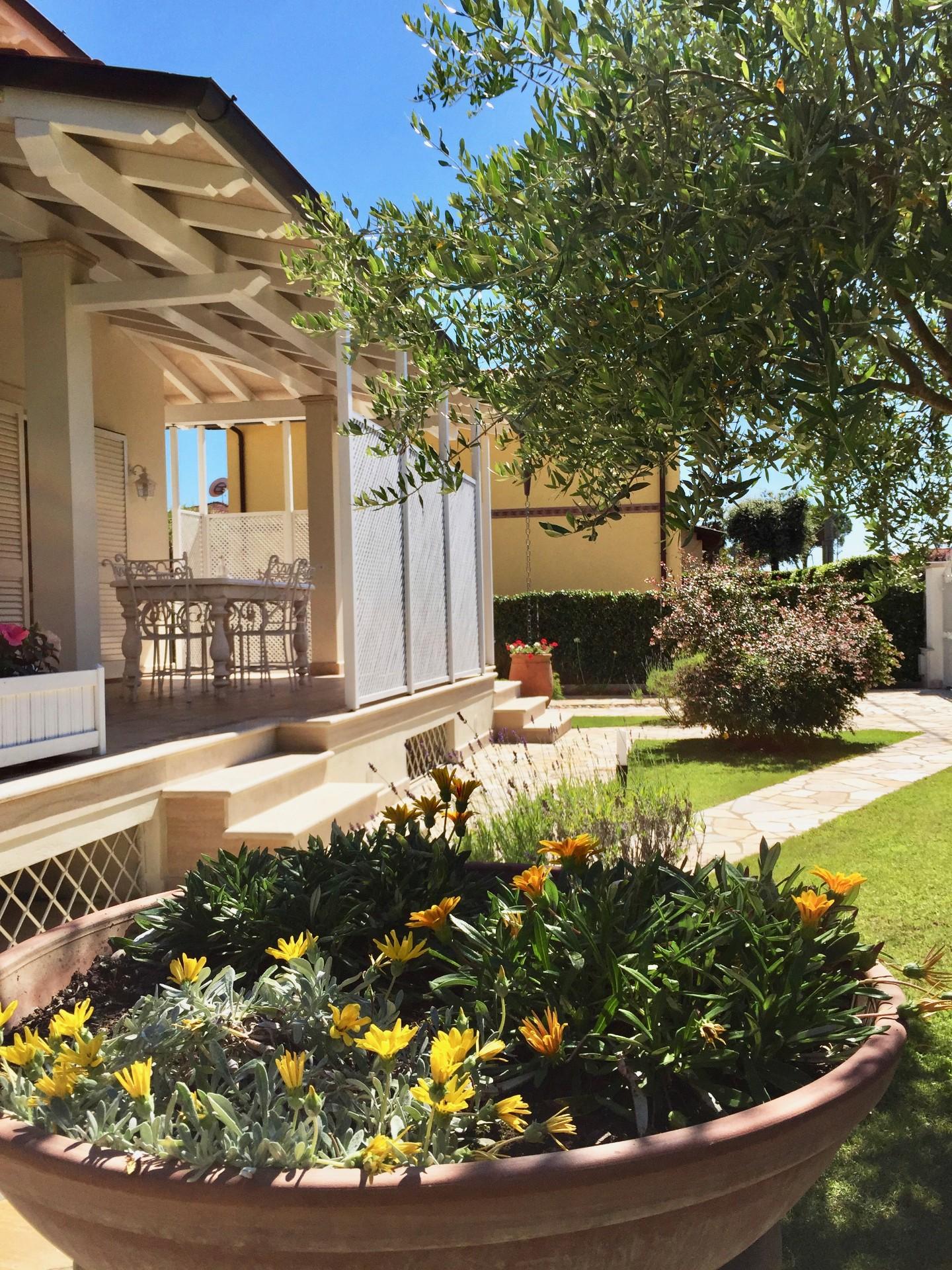 Villa con giardino, Pietrasanta marina di