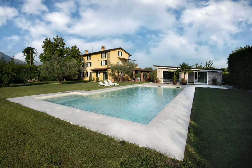 Villa con terrazzo a Pietrasanta