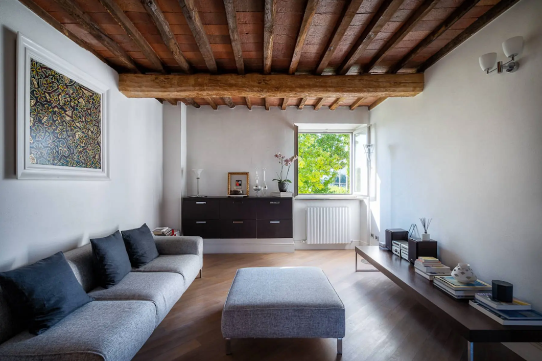 Villa con terrazzo a Pietrasanta