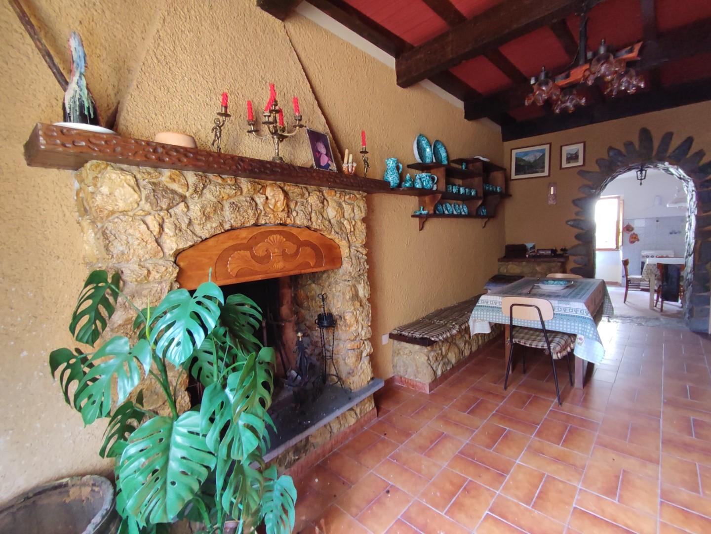 Casa indipendente da ristrutturare a Pietrasanta