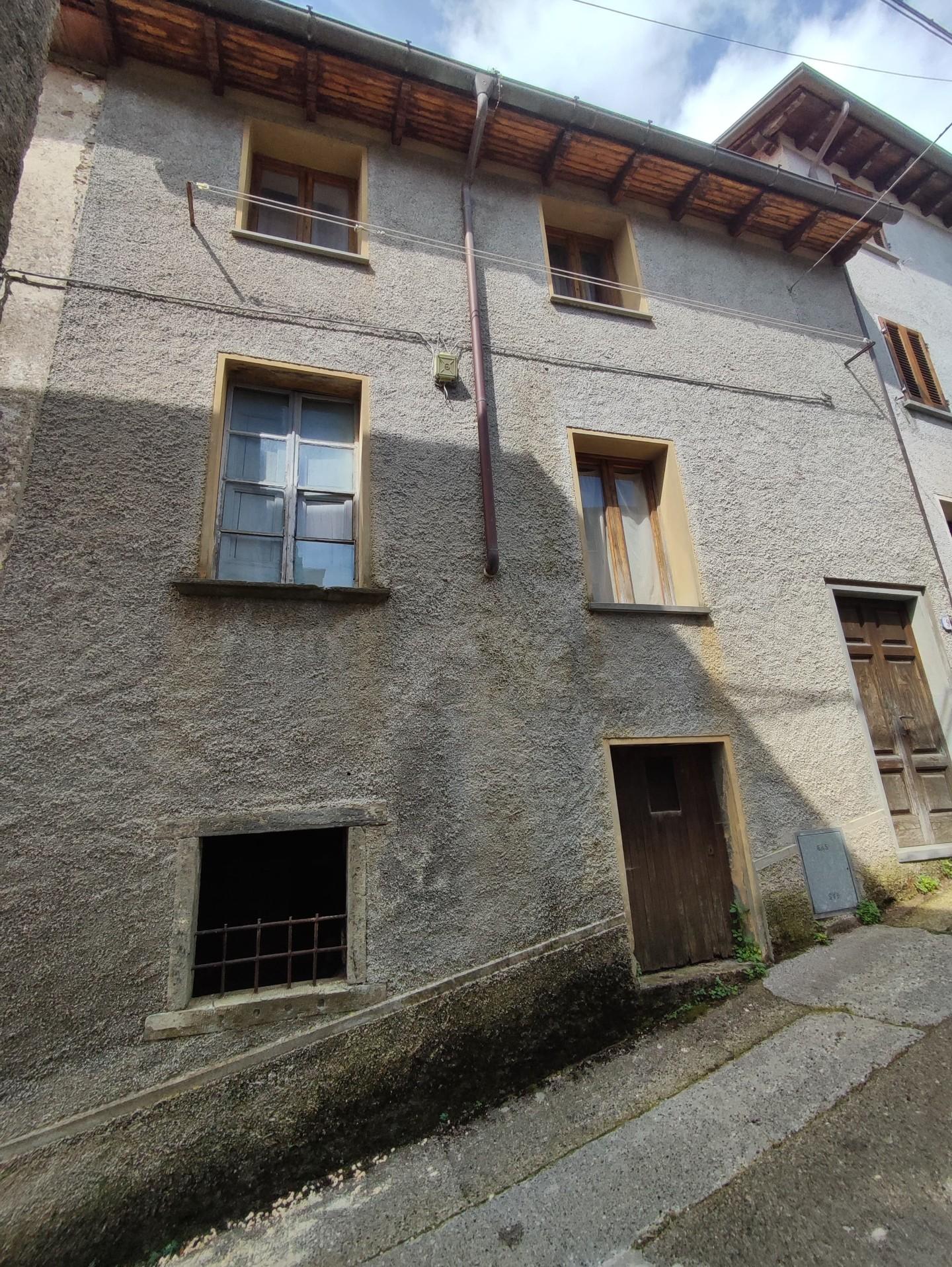 Casa indipendente da ristrutturare a Pietrasanta