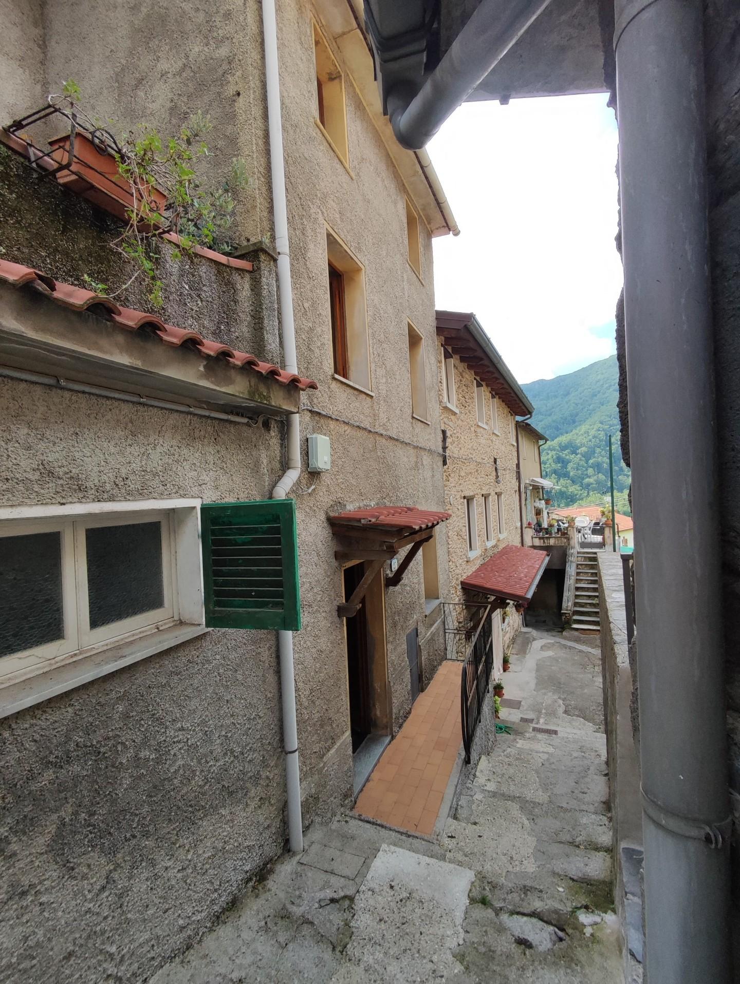 Casa indipendente da ristrutturare a Pietrasanta