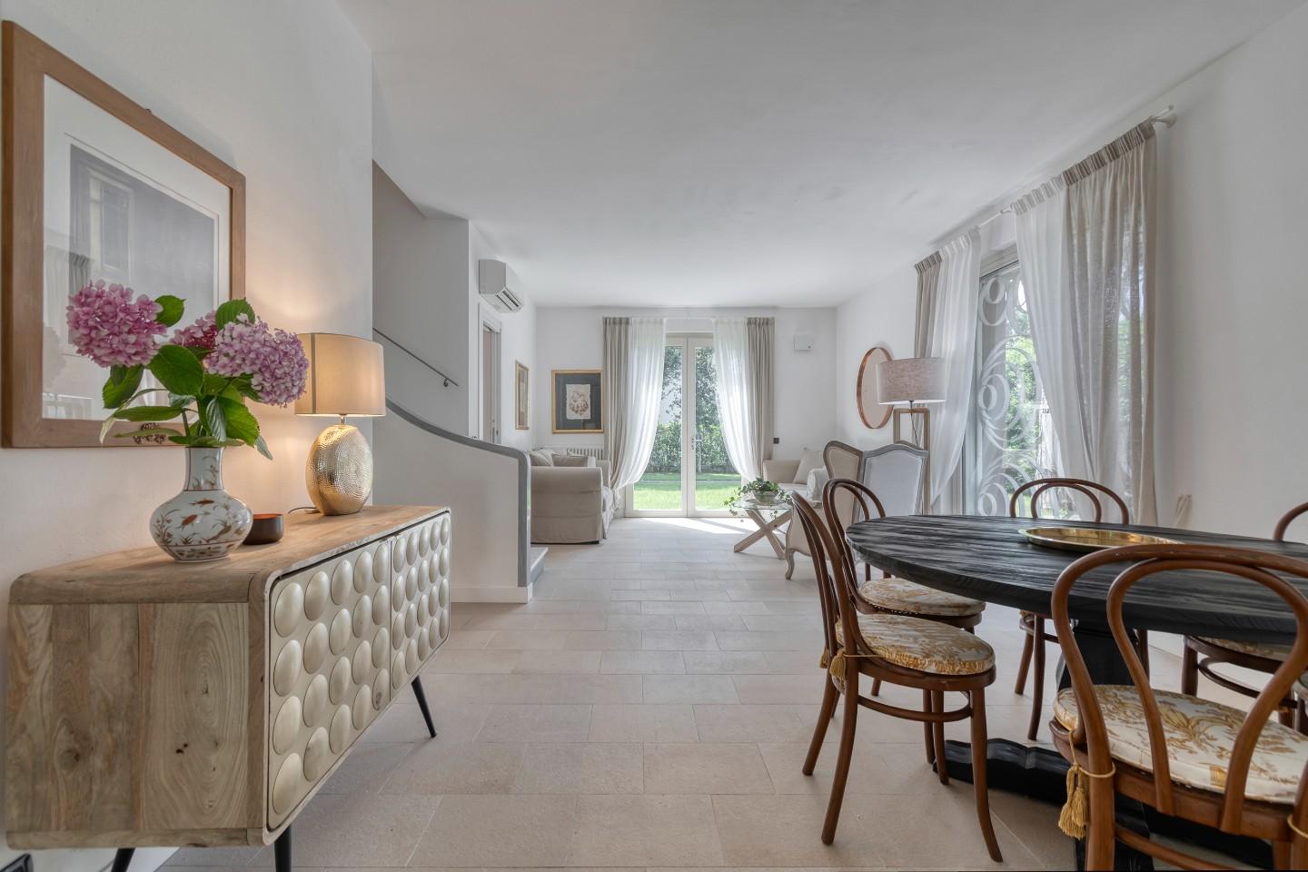 Villa con giardino a Forte dei Marmi