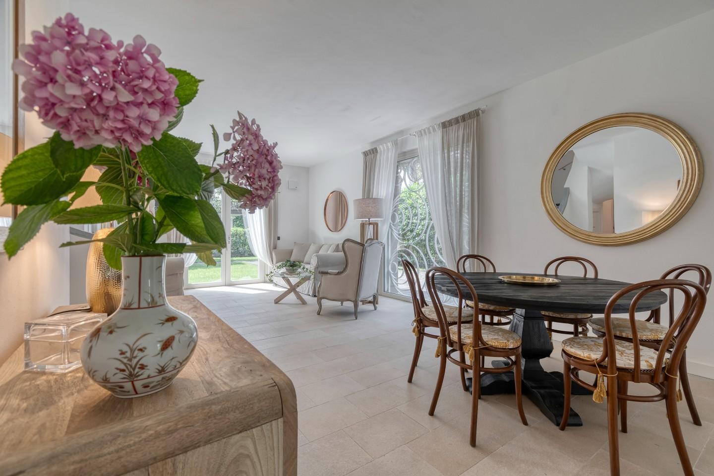 Villa con giardino a Forte dei Marmi